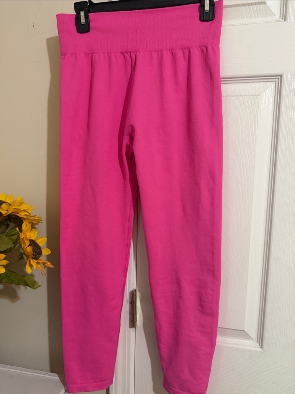 OQQ High-Waist Leggings in Bright Pink with butt scrunch